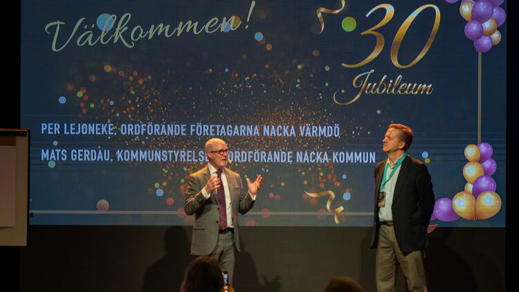 Mats Gerdau, kommunstyrelsens ordförande Nacka kommun och Per Lejoneke ordförande Företagarna Nacka Värmdö inviger Nacka Företagarträffs 30-årsjubileum